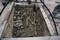 Fouille d'une tombe à char datée du IVe siècle avant notre ère, Reims, 2001. Deux personnages ont été inhumés avec un dépôt d'armes et de la vaisselle en céramique.
