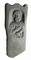 Stèle funéraire gallo-romaine en grès (hauteur 93 cm, largeur 38 cm), première moitié du IIe s. de notre ère, nécropole de Pont-l'Évêque, Autun (Saône-et-Loire), 2004.  Le seul attribut observable ici est un marteau mince à panne pointue : le défunt était sans doute sculpteur de pierre ou dinandier. La surface de la stèle a été polie avec soin, seule l'inscription se détache :  Eburi D(iis) M(anibus) ,  Aux dieux Mânes d’Eburus . 