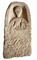 Stèle funéraire gallo-romaine en arkose (hauteur 103 cm, largeur 50 cm), première moitié du IIe s. de notre ère, nécropole de Pont-l'Évêque, Autun (Saône-et-Loire), 2004.  Personnage féminin en buste : la main droite tient un gobelet, la main gauche une quenouille et son fuseau, instruments nécessaires au travail de la laine. Les lettres D et M (abréviation de la formule Diis Manibus,  Aux dieux Mânes ) apparaissent de part et d'autre du personnage.