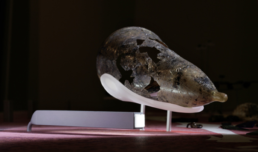   Détail du soclage des objets de l'exposition  Cent mille ans sous les rails, archéologie de la Ligne à grande vitesse est européenne  qui s'est déroulée au musée de l'Arsenal (Soissons) du 25 novembre 2009 au 7 février 2010.    