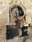 Four circulaire appartenant à un atelier gallo-romain de production de terres cuites architecturales et de céramiques, Les Clouzeaux (Vendée), 2006.  Ici, la chambre de chauffe, creusée dans le sol, est enduite d'une couche d'argile; deux carreaux d'argile supportaient la sole disparue et une tuile recouvre l'alandier.  