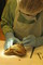 Un médecin légiste nettoie un sac de toile contenant un cœur ayant appartenu au mari de Louise de Quengo, dont le corps a été découvert dans le couvent des Jacobine (Ile-et-Vilaine), 2015.  Le cœur sera ensuite radiographié par l’institut médico-légal du CHU de Rangueil à Toulouse.  