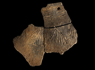 Céramique décorée du Néolithique final (environ 2900 à 2700 avant notre ère), découverte lors de la fouille de La Cavalade à Montpellier (Hérault), 2013. 