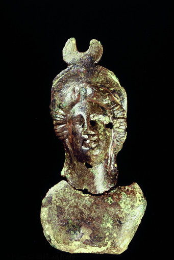 Buste de statue en bronze représentant Diane, la déesse de la chasse, associée à Luna, l'astre de la nuit.