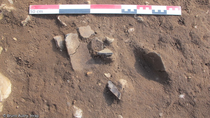 Restes d'un vase du Campaniforme (Néolithique final, 2800 avant notre ère) découvert lors du diagnostic réalisé à Cléon (Seine-Maritime), 2015.