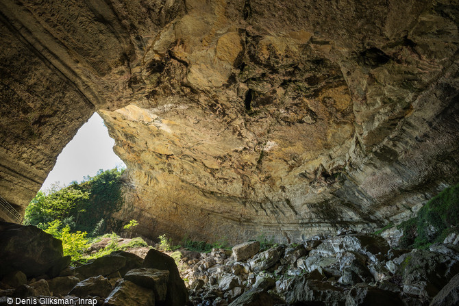 Porche sud de la grotte préhistorique du Mas-d'Azil (Ariège), 2015.  Il s'agit ici de la sortie nord de la galerie principale de la grotte. 