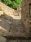 Caniveau et muret aménagés autour des bâtiments des entrepôts de l'habitation sucrerie du château Dubuc à La Trinité (Martinique), 2012. Cet aménagement était conçu comme protection des eaux de ruissèlement.
