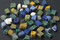 Tesselles en pâte de verre, 170-250 de notre ère, mises au jour lors de la fouille de la Zac Pasteur à Besançon (Doubs) entre 2010 et 2011. Ces petits cubes de verre de différentes couleurs servaient à réaliser le décor d'une mosaïque. 