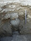 Pot en céramique mis au jour dans le cimetière rupestre (VIIe-XIIe siècle) du quartier de Saint-Ferréol à Uzès (Gard). Ces pots étaient déposés soit en contact du défunt, soit en couverture, soit encore au-dessus, dans la fosse comblée de terre. Contenant des cendres, de l'encens ou de l'eau bénite, ils recevaient une pierre en guise de bouchon afin de protéger son contenu au moment du rebouchage de la tombe. 