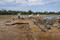 Fouille des épaves modernes de l'île Coton, Ancenis (Loire-Atlantique) en 2022. Elles reposent sous et autour de  longues structures empierrées.