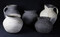 Pots et pichets en céramique grise rugueuse du XIIIe siècle découverts rue Sénateur Gillot à Sevrey (Saône-et-Loire).