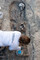 Sépulture d'enfant riche en mobilier (assiette, gobelet et cruche) en cours de fouille recoupant partiellement celle d'un adulte, dans la nécropole antique de la rue Soussillon à Reims (Marne) 