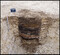 Vue de la coupe stratigraphique d'un puits à eau cuvelé gallo-romain mis au jour au cours de la fouille à Sainte-Catherine (Pas-de-Calais).