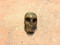 Grain de patenôtre en os, en forme de tête de mort, découvert sur un défunt inhumé dans l'ancienne église du couvent des Jacobins à Morlaix (Finistère). Il s'agit d'une pièce rare et à ce jour inédite pour le grand-ouest. 