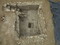 Cave gallo-romaine maçonnée en vue zénithale. L'escalier d'accès est visible. Meung-sur-Loire (Loiret),2024. 