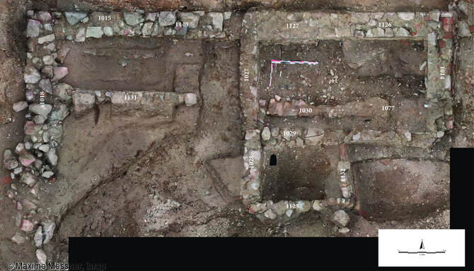 Orthophographie du moulin dans sa seconde phase d'occupation. Le premier bâtiment meunier est associé à un bassin construit au nord. Les sources comme le mobilier archéologique tendent à situer cette phase entre la fin du XVIIe et le début du XVIIIe siècle.