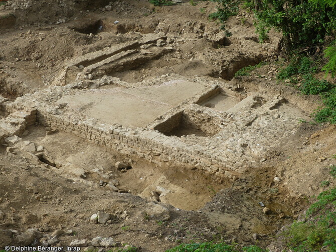 Une équipe d'archéologues de l'Inrap a fouillé en 2022, à Soyons (Ardèche) une partie d'un espace thermal antique, dont l'occupation se situe entre le 1er et IVe siècle de notre ère.  