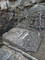 Détail du décor du couvercle d'un des sarcophages tardo-antique mis au jour lors de la fouille de l'église Saint-Philibert à Dijon (Côte-D'Or). En l'état de la recherche, ces sarcophages semblent placés, à l'intérieur, d'un ou de plusieurs bâtiments qui ont fonctionné entre la fin de l'Antiquité et le début de Moyen Âge.