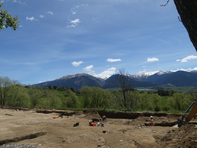 Les fouilles de deux sites à Font-Romeu-Odeillo-Via (Pyrénées Orientales),  la Carella  et  Riat Bia  ont mis en évidence des aménagements renvoyant au passé agricole de la commune, et témoignant d'une longue occupation du Néolithique à l'Époque contemporaine. Vue de la fouille de La Castella. 