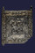 Plaque avec quatre agrafes de fixation gravée d'animaux, de svastikas et de visages. Elle ornait le vêtement de l'un des défunts découvert dans l'une des sépultures de la nécropole de Saint-Marcel (Morbihan), Ve s. de notre ère, 2006.