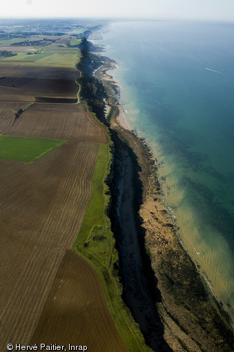 Le survol du littoral du Calvados et de ses estuaires a permis de repérer des traces archéologiques comme des anciennes pêcheries médiévales.