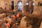 Fouille des sépultures dans la salle capitulaire, espace réservé aux inhumations des frères dominicains, couvent des Jacobins, Rennes (Ille-et-Vilaine), 2013.