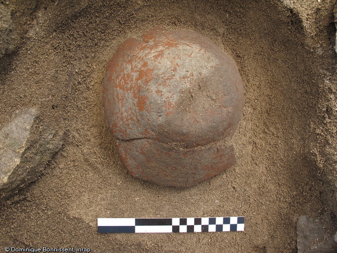 Bol en céramique découvert dans un dépotoir du village précolombien de Pointe du Canonnier (Saint-Martin), VIIe-Xe s., 2012. 