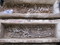 Vue verticale d'un sarcophage du haut Moyen Âge mis au jour dans l'ancienne église Saint-Maurille, place du Ralliement à Angers (Maine-et-Loire), 2008.Le sarcophage, le n°16, abrite les restes osseux complets et en connexion d'un jeune adulte. La taille du sarcophage et son emplacement, dans la nef de l'église, permettent de supposer que l'inhumé était un personnage de l'élite urbaine.