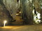La partie touristique des grottes de Sterkfontein (Afrique du Sud) traverse des galeries aux formes étranges. De grands pendants de roche descendent de la voûte sur plusieurs dizaines de mètres. Ces morphologies permettent de savoir que cette grotte s’est formée en profondeur,  par une lente dissolution des dolomies qui baignaient alors dans la nappe phréatique.   
