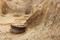 Céramique encore en place dans la cave du premier âge du Fer, vers 500 avant notre ère, Kervouyec, Quimper (Finistère), 2011.  La céramique mise au jour sur le site est très homogène, ce qui est peut courant dans le contexte armoricain pour des périodes aussi hautes. 